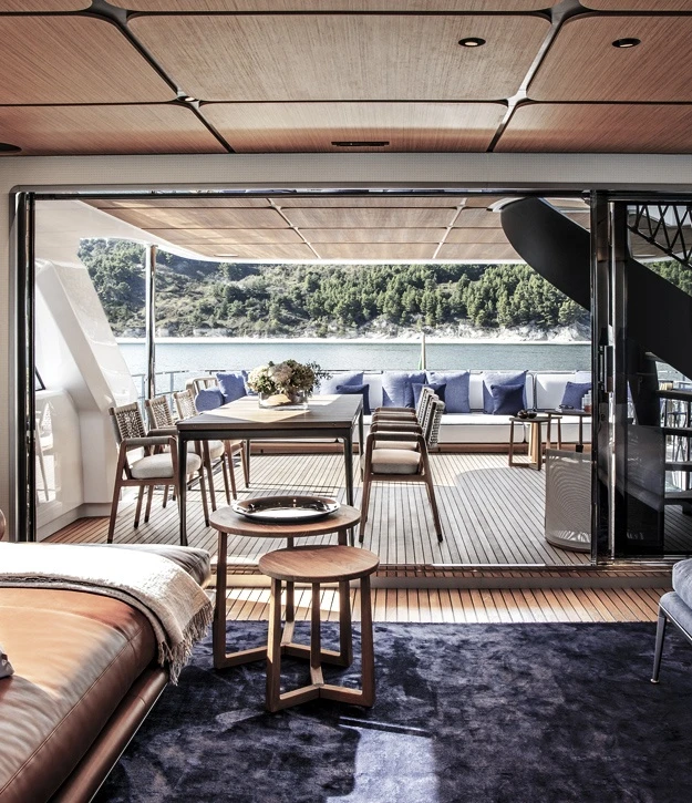 Custom Line Navetta 30 | Design by Antonio Citerio et Patricia Viel