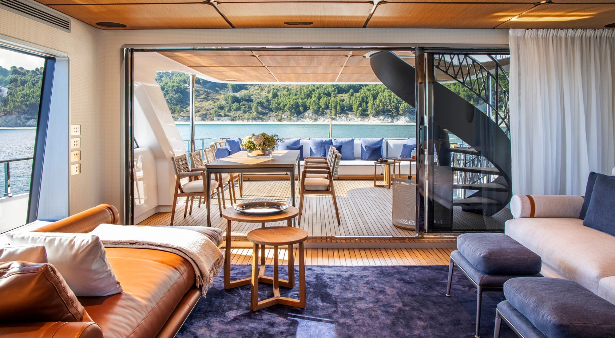 Custom Line Navetta 30 | Design by Antonio Citerio et Patricia Viel