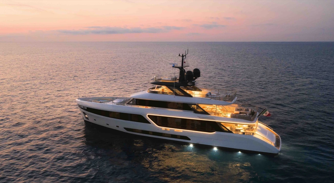 Motopanfilo 37M Benetti  | Design Lazzerini Pickering